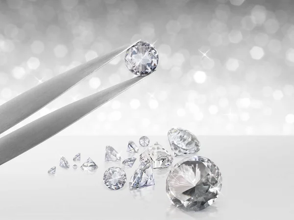 镶嵌在镊子里的钻石 背景白色闪光 选择最佳钻石宝石设计的概念 — 图库照片