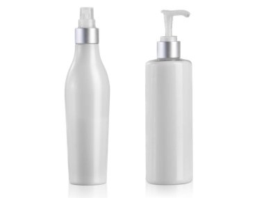 Boş kozmetik kabı beyaz plastik sprey şişe kapaklı, izole beyaz arkaplan