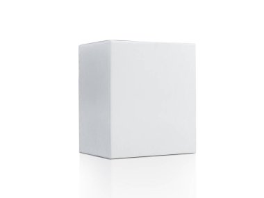 Beyaz arka planda ambalaj tasarımı için hazır izole boş ambalaj beyaz karton kutu