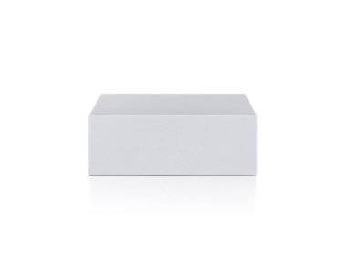 Beyaz arka planda ambalaj tasarımı için hazır izole boş ambalaj beyaz karton kutu