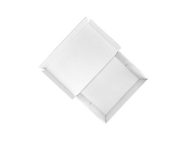 Beyaz arkaplanda izole edilmiş boş karton kutuyu aç