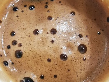 Sıcak bir kahve fincanını kapat.