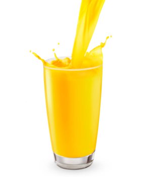 Portakal suyu damlaları beyazda izole edilmiş.