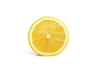 limon dilimi, beyaz bir arka plan üzerinde izole kırpma yolu