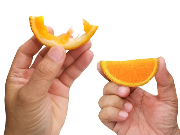 Mão Segurando Fatia Laranja Isolada Fundo Branco — Fotografia de Stock