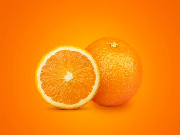 Owoce Pomarańczy Plastrami Pomarańczy Izolowanymi Pomarańczowym Tle — Zdjęcie stockowe