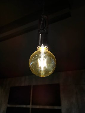  Karanlıkta parlayan ampul