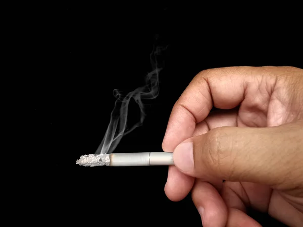 Fechar Mão Homem Segurando Cigarro Crumpled Smoldering Com Fumaça Mão — Fotografia de Stock