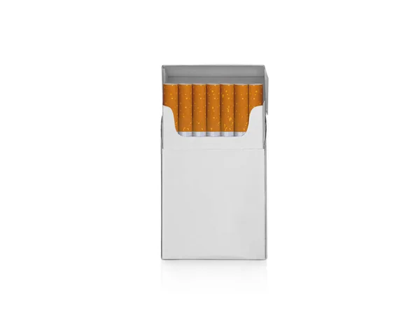 白地に隔離されたタバコのパック — ストック写真