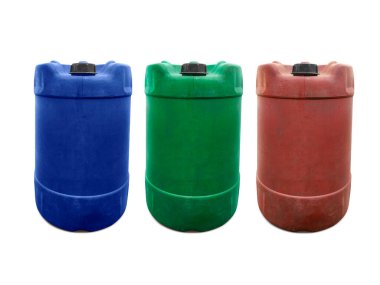 Eski turuncu plastik galon, eski galon plastik, geri dönüşüm için galon plastik. Motor yağı eski galon