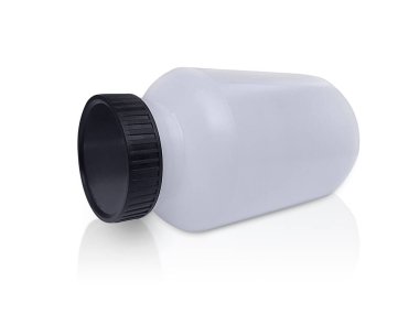 Beyaz arka planda izole edilmiş beyaz plastik şişe