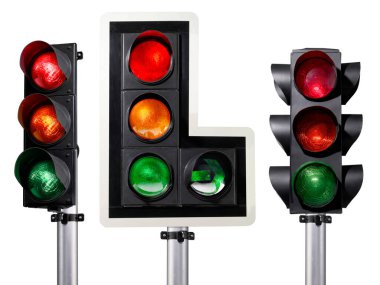 Beyaz arkaplanda trafik ışığı izole edildi