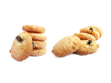 Beyaz arkaplanda izole edilmiş tereyağlı kurabiyeler