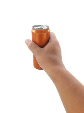  Beyaz arka planda izole edilmiş el ele tutuşan içecek kutusu