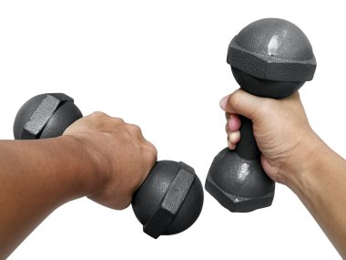 el siyah üzerine beyaz izole dumbbell tutarak