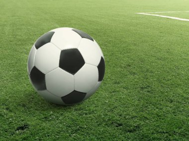 geleneksel futbol topu futbol sahası üzerinde