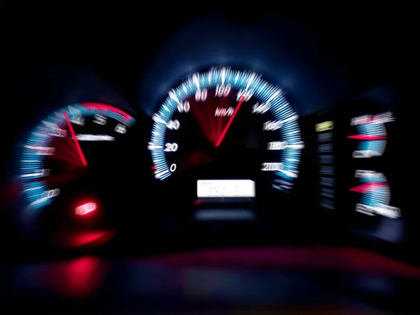 Carro Dirige Rápido Noite Incluindo Velocímetro — Fotografia de Stock