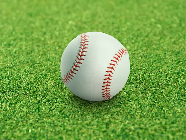 Baseball Przezroczystej Zielonej Trawie Zbliżenie — Zdjęcie stockowe