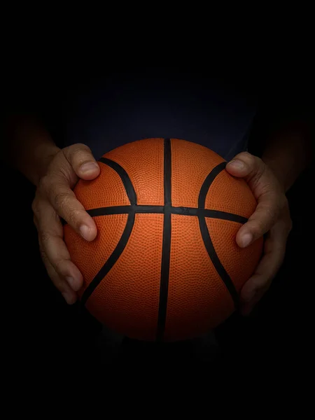 Balón Baloncesto Manos Masculinas —  Fotos de Stock