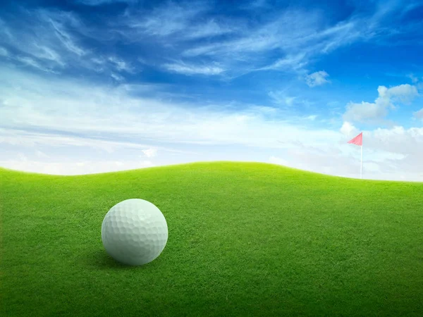 Close Golf Ball Green Grass Field Red Golf Flag Green — Stock Photo, Image