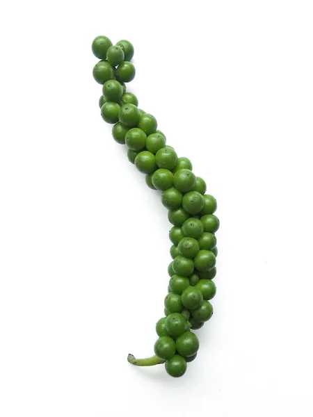 Φρέσκους Πράσινους Κόκκους Πιπεριού Απομονωμένους Λευκό Φόντο — Φωτογραφία Αρχείου