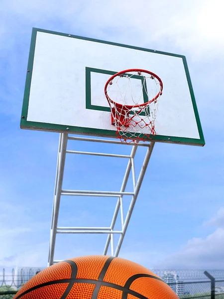 Koszykówka Koszykówka Mieście Błękitne Niebo — Zdjęcie stockowe