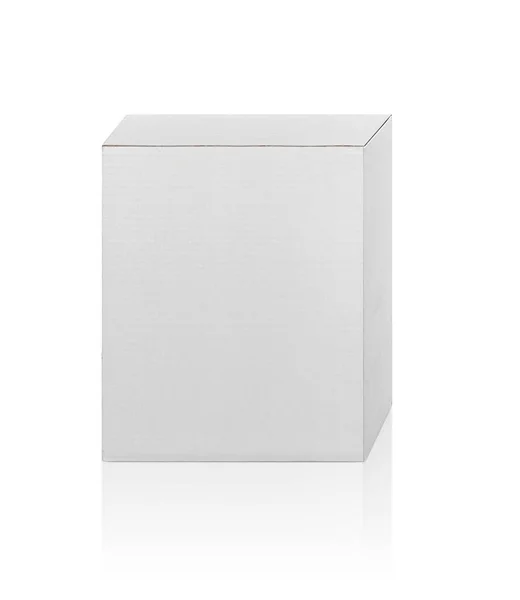 白い空白包装段ボール箱包装設計のため準備ができて白い背景の分離 — ストック写真