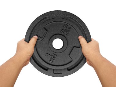 Eller ağır plakayı beyaz arkaplanda izole ediyor