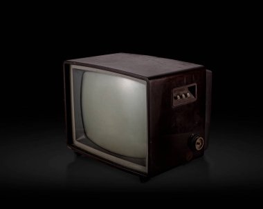 Siyah arkaplanda retro eski televizyon