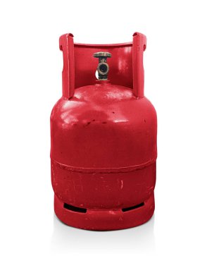 Beyaz arkaplanda izole edilmiş eski benzin tankları
