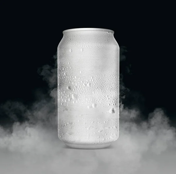 Немаркированная Холодная Алюминиевая Жестянка Холодным Паром Изолированном Темном Фоне Студии — стоковое фото