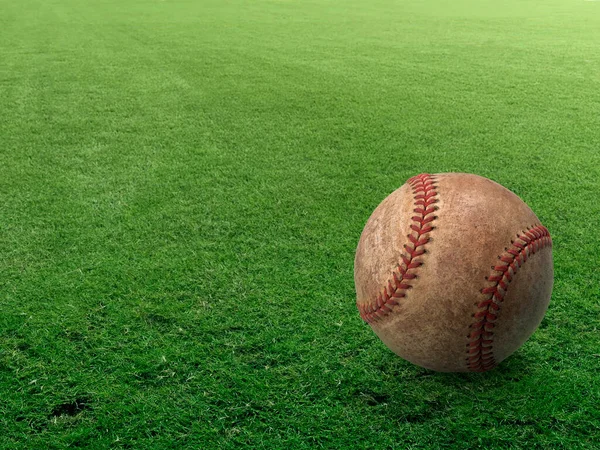 Baseball Jasně Zeleném Trávníku Zblízka Jako Makro Záběr Kopírovacím Prostorem — Stock fotografie