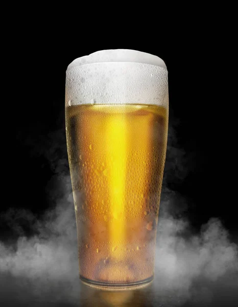 Ποτήρι Μπύρας Σταγόνες Νερού Στο Λευκό Χρώμα Καπνού Σκούρο Φόντο — Φωτογραφία Αρχείου