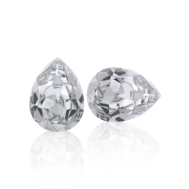 Beyaz arka planda göz kamaştırıcı elmaslar