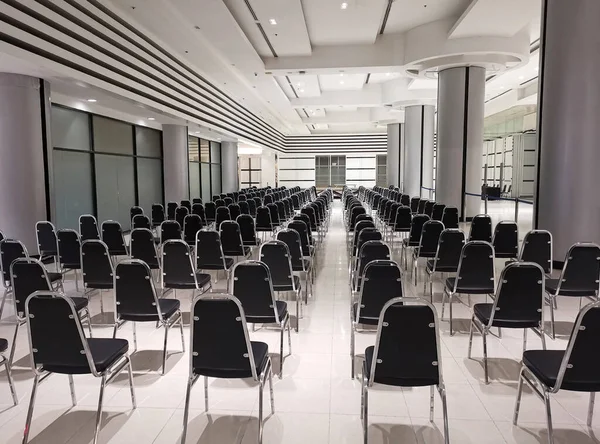 Sedie Vuote Una Moderna Sala Conferenze Profondità Campo Ridotta — Foto Stock