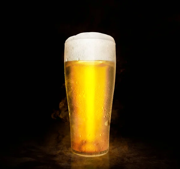Зеленая Бутылка Пива Белом Фоне Рендеринг — стоковое фото