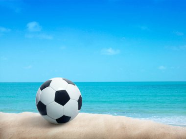 oyundan sonra kumlu plaj futbol topu
