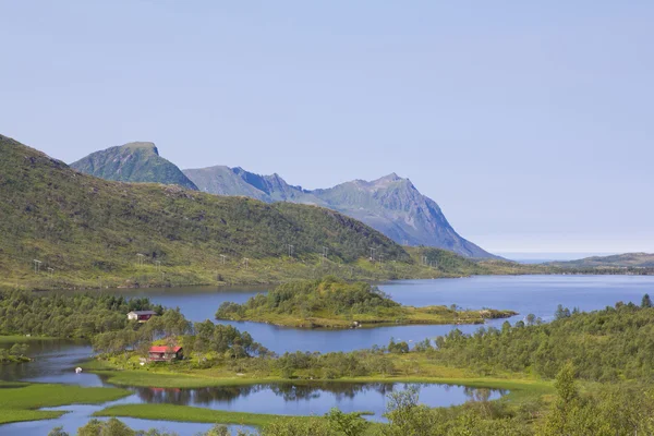 House midst of the waters and mountains 2 — Stock Photo, Image