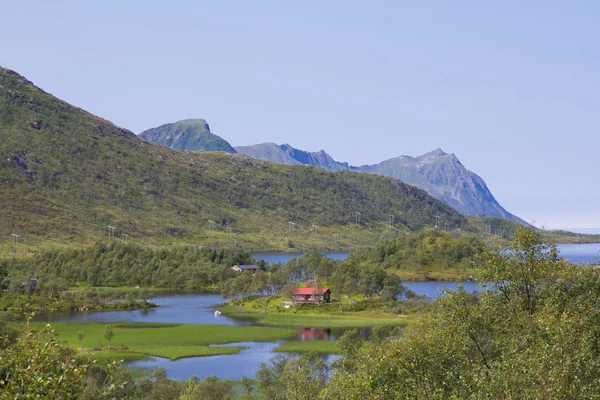 House midst of the waters and mountains — Stock Photo, Image