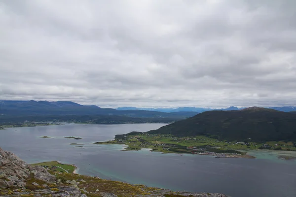 Vesnice u fjordu — Stock fotografie