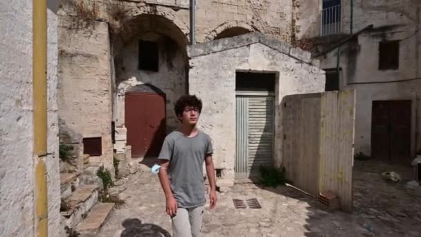 Matera Basilicata Olaszország 2021 Augusztus Felfedezés Pov Felvétel Egy Fiatal — Stock videók