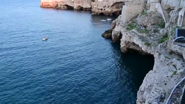 Polignano Mare Apulia Italy Кадры Исторической Деревни Видом Море Отвесными — стоковое видео