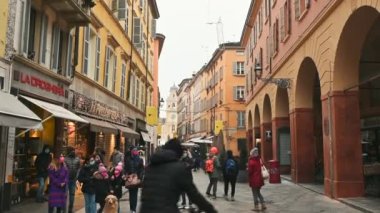 Parma, Emilia-Romagna, Italy. January 2022. A street in the center crowded with people strolling. Many have masks to defend themselves against the coronavirus.