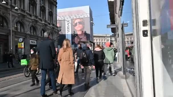 Milan Italie Mars 2022 Marcher Parmi Les Gens Centre Certains — Video