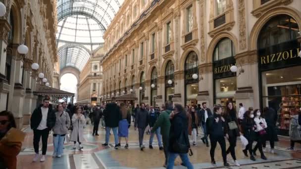 Milano Italia Marzo 2022 Inclinazione Della Famosa Galleria Vittorio Emanuele — Video Stock
