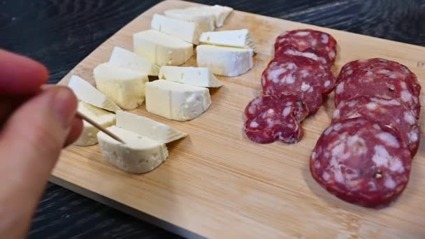 Close Slow Motion Footage Appetizing Cutting Board White Cheese Salami — Stock Video