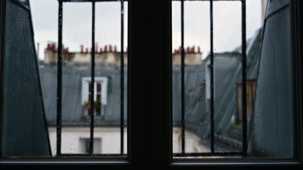 Концептуальне Зображення Вікна Дощовий День Передньому Плані Склянка Краплями Дощу — стокове відео