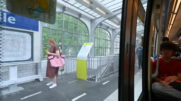 Paris France June 2022 Chapelle Metro Stop Departure Pov Convoy — 图库视频影像