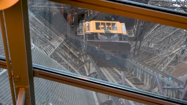 Discovering Paris Footage Eiffel Tower One Elevators Take Visitors Top — Stockvideo