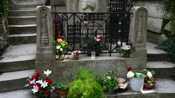 Paris France June 2022 Quaint Historic Pre Lachaise Cemetery Tilt — стоковое видео